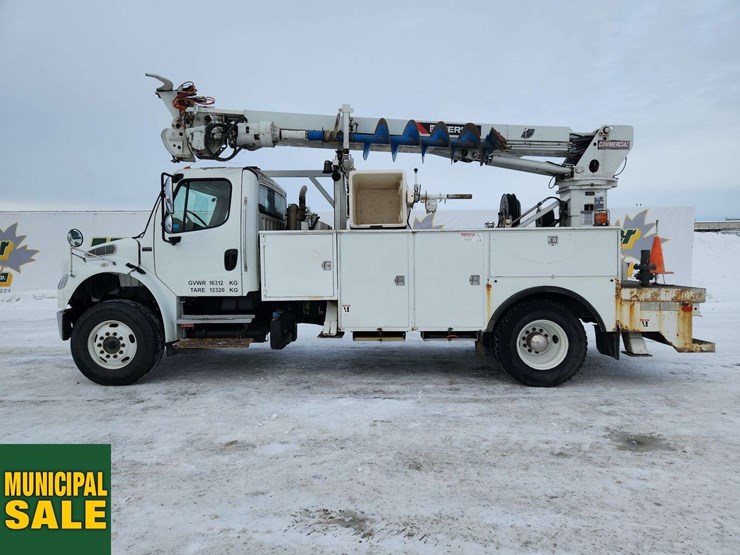 2016-freightliner-m2-106-image-6