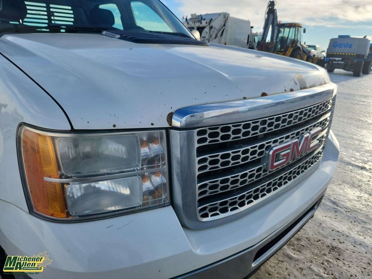 2013-gmc-sierra-2500hd-image-40