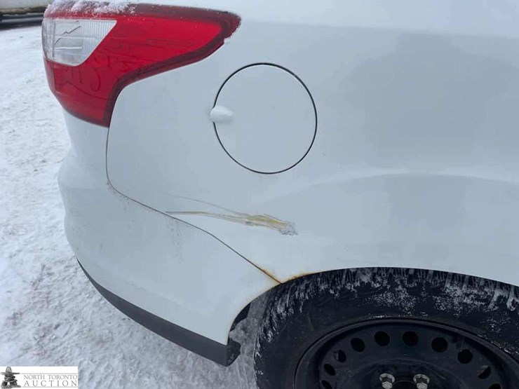 2014-ford-focus-se-image-9