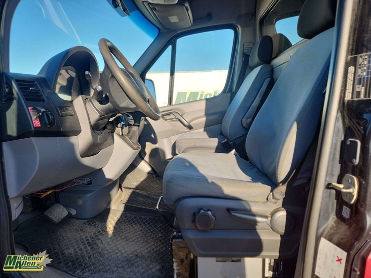 2015-mercedes-benz-sprinter-3500-image-12