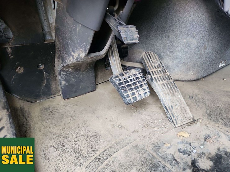 2016-freightliner-m2-106-image-22