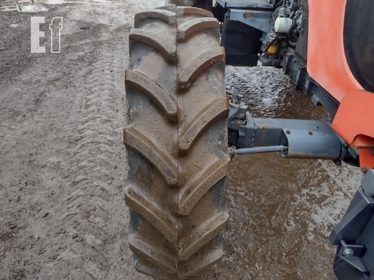 10-kubota-m108-tractor-image-16