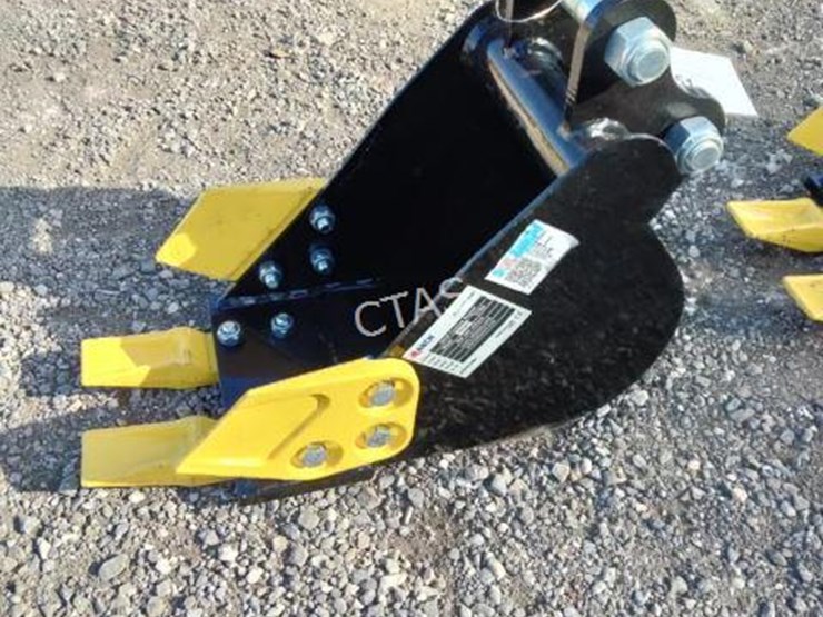 #51-•-mini-excavator-20cm-toothed-bucket-image-1