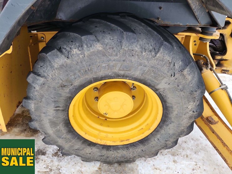 2011-deere-410j-image-14