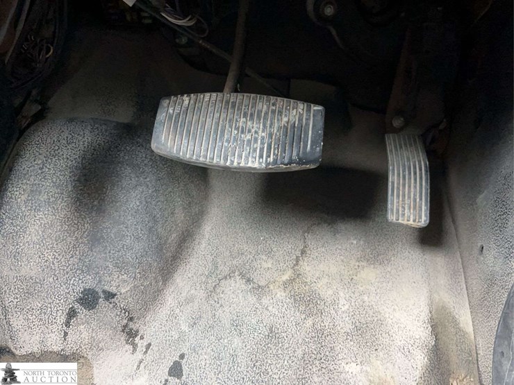 2013-ford-cargo-image-23