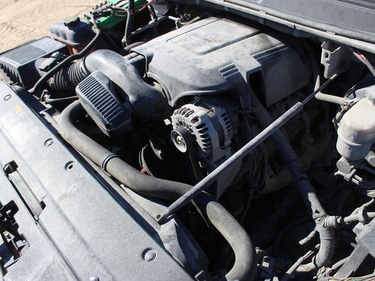 2013-chevrolet-tahoe-image-15