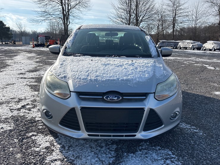 #1110-•-2012-ford-focus-passenger-car-image-9