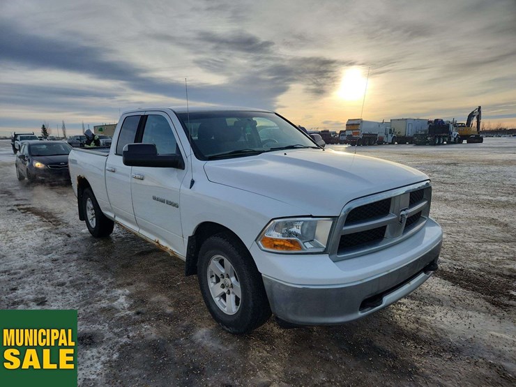 2011-dodge-1500-image-2