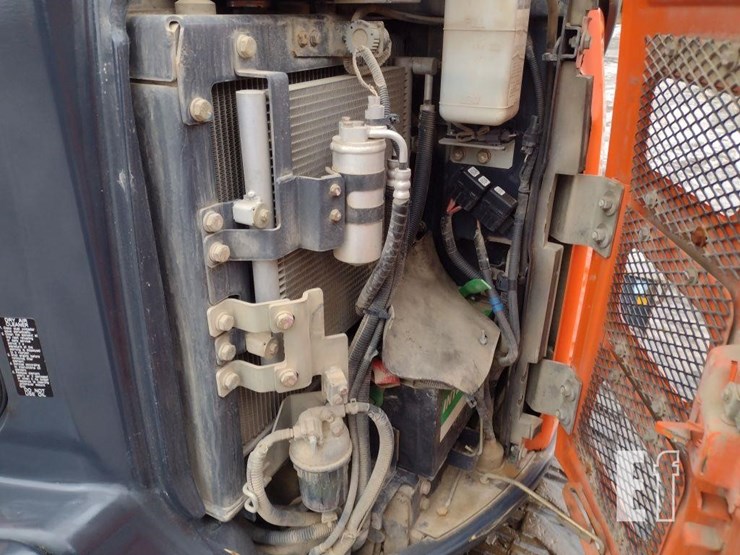 2014-hitachi-zx35u-image-44