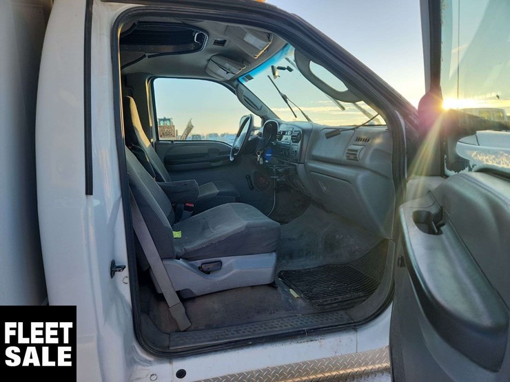 2006-ford-f550-image-15