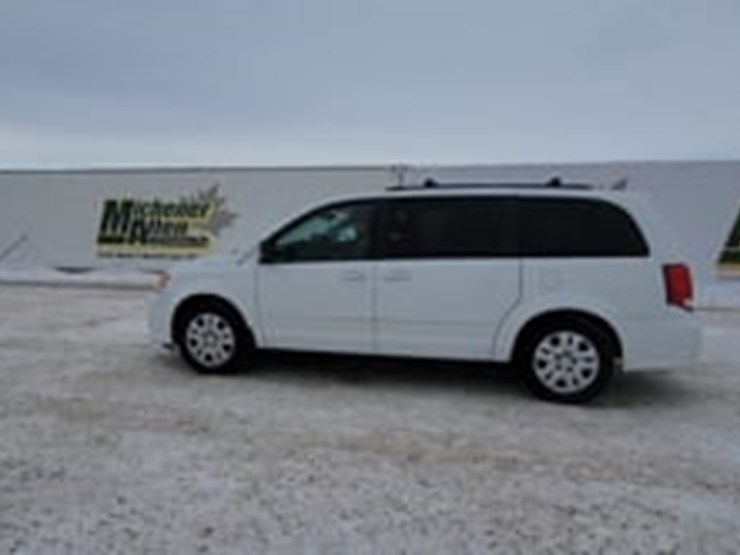 2015-dodge-grand-caravan-sxt-image-5