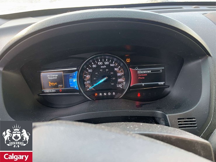 2016-ford-explorer-image-19