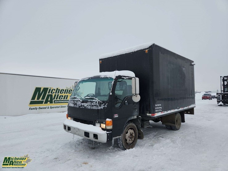 2004-gmc-w5500-image-1