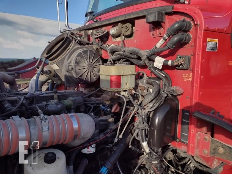 peterbilt-330-image-21