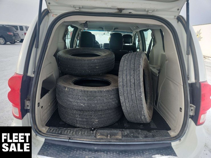 2015-dodge-grand-caravan-image-9