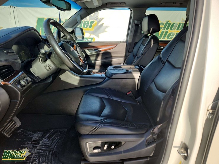 2015-cadillac-escalade-image-24