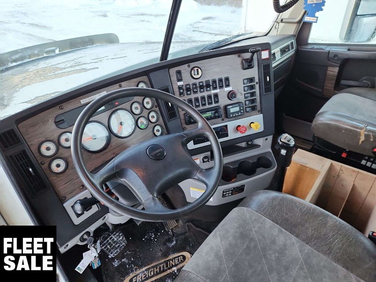 2011-freightliner-coronado-122-sd-image-18