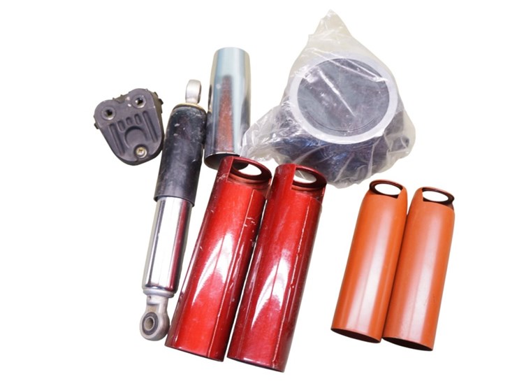 suzuki-miscellaneous-parts-lot-image-1