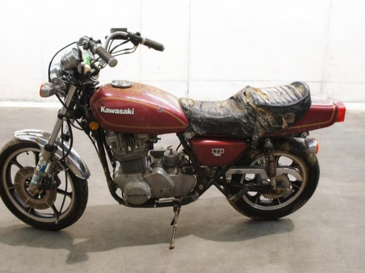 1980-kawasaki-kz750-twin-motorcycle-image-4