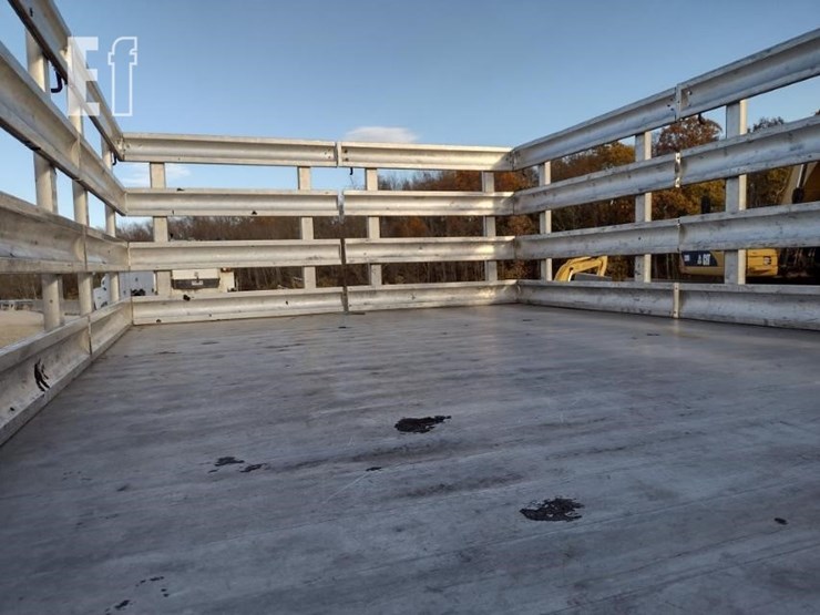 peterbilt-330-image-33