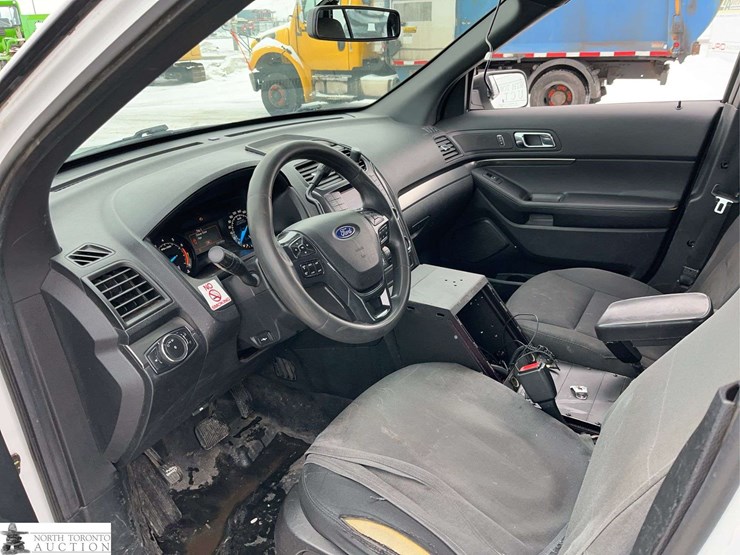 2018-ford-explorer-image-28