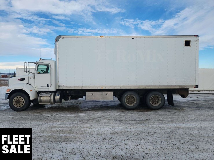 2011-peterbilt-348-image-6