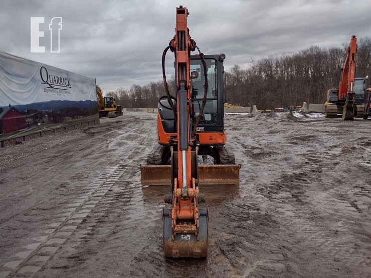 2014-hitachi-zx35u-image-2