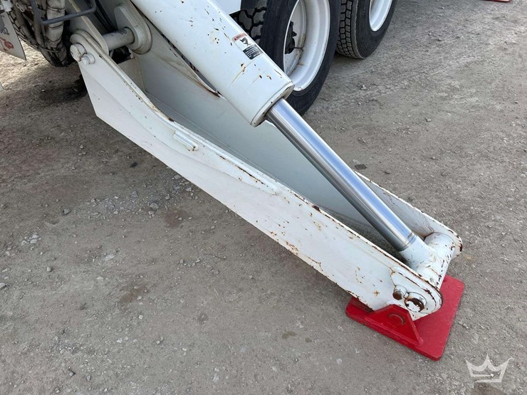 2007-international-derrick-digger-truck-image-29