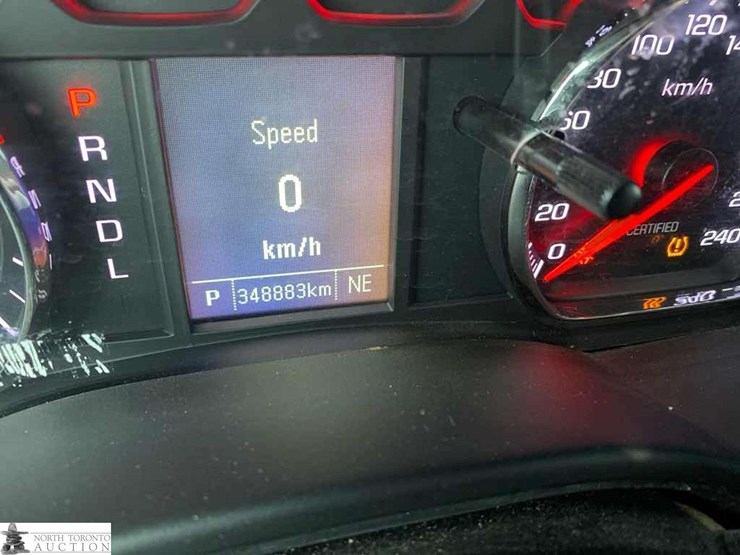 2017-chevrolet-tahoe-image-18