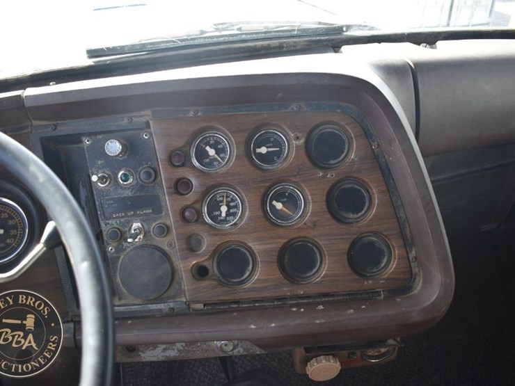 1978-ford-8000-image-22