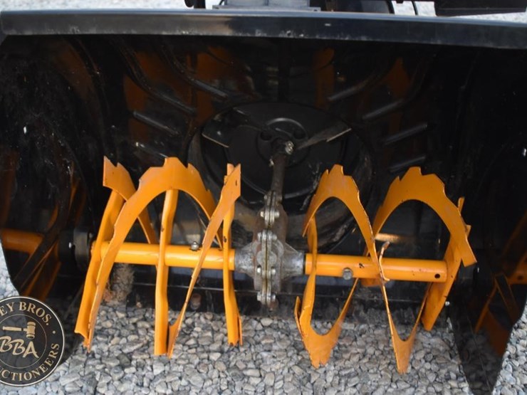 poulan-pro-24-inch-snow-blower-41331-image-9