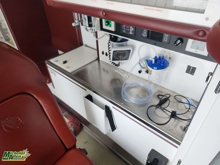 2016-chevrolet-express-s/a-ambulance-image-37