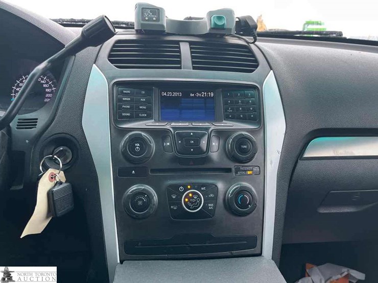 2014-ford-explorer-image-19