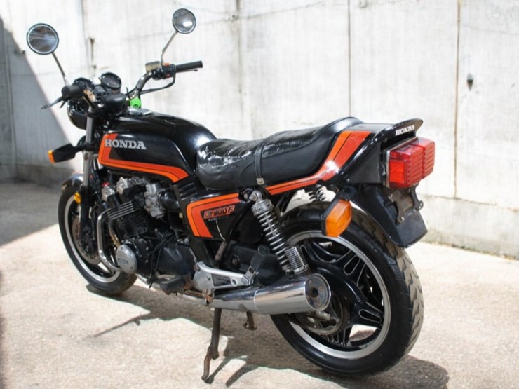 1982-honda-cb900f-motorcycle-image-6