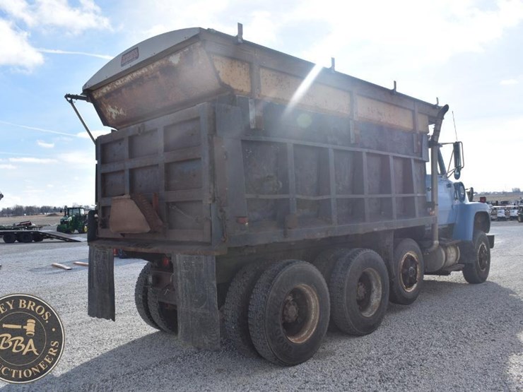 1978-ford-8000-image-5