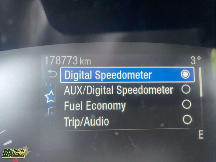 2020-ford-explorer-image-15