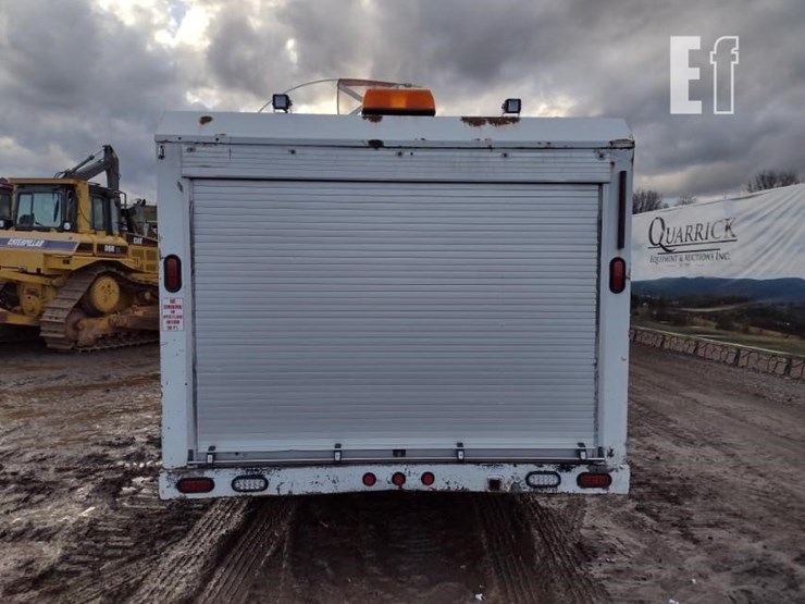 2008-peterbilt-365-image-4