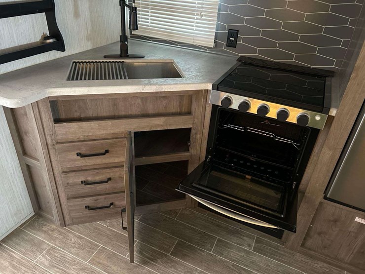 2021-forest-river-puma-put31qbbh-travel-trailer-image-11