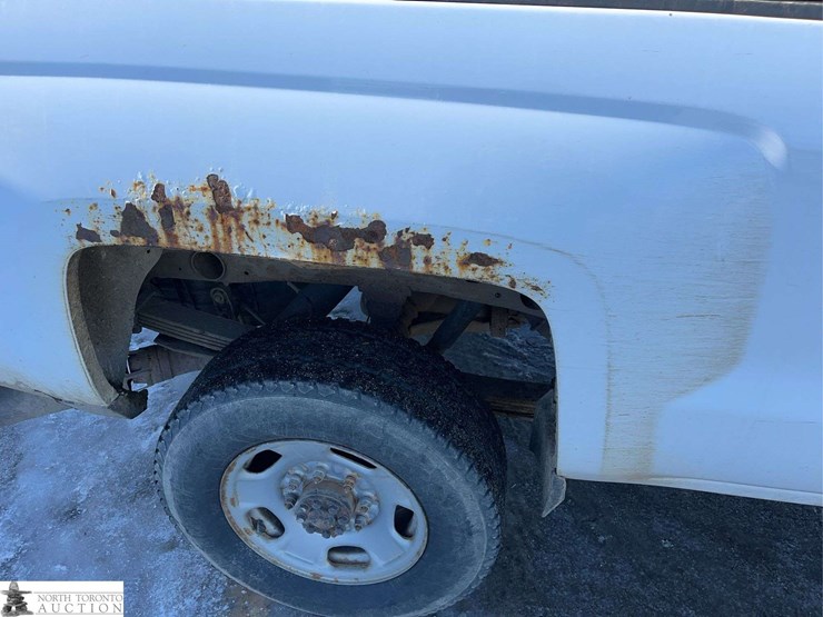 2015-chevrolet-silverado-2500hd-image-30