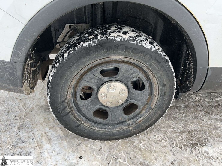 2018-ford-explorer-image-11