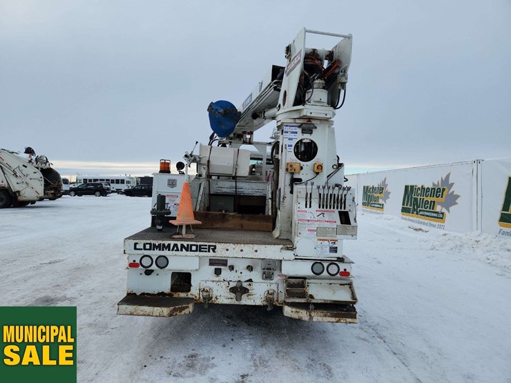 2016-freightliner-m2-106-image-7