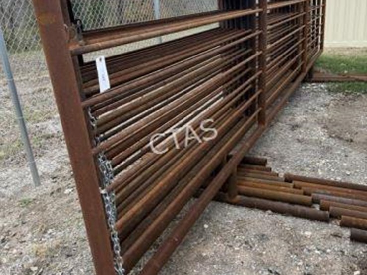 #147-•-freestanding-panels-24'-w/-one-12'-gate-image-1