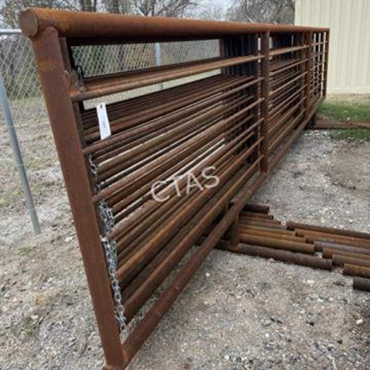 #147 • Freestanding Panels 24' w/ One 12' Gate
