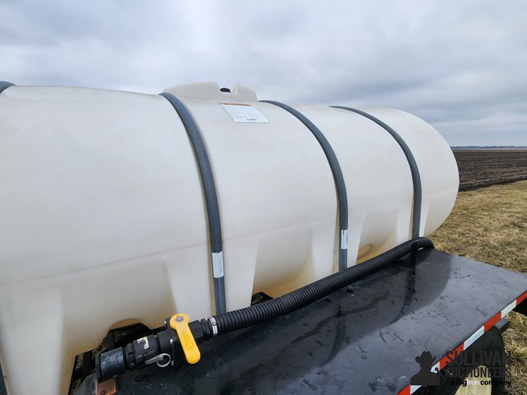 2017-behnke-1,600-gal-t/a-poly-nurse-tank-trailer-image-11