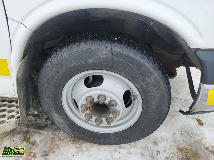 2016-chevrolet-express-s/a-ambulance-image-13