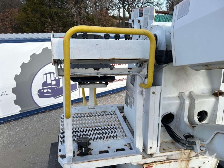 2007-international-derrick-digger-truck-image-36