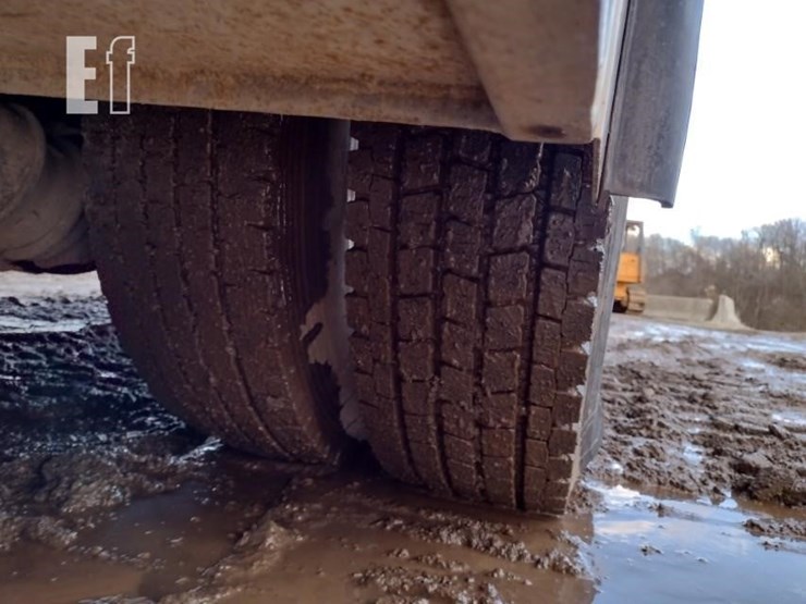 2008-peterbilt-365-image-27