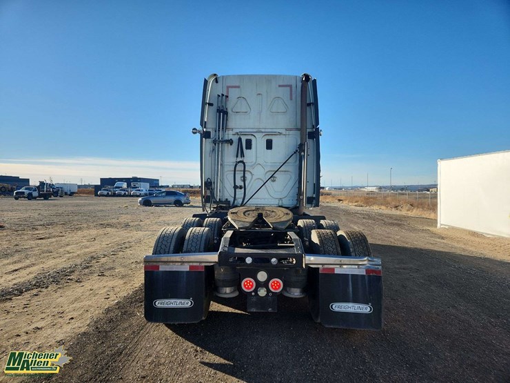 2009-freightliner-cascadia-t/a-sleeper-tractor-image-7