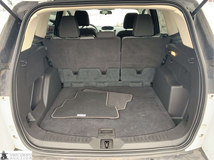 2015-ford-escape-se-image-30