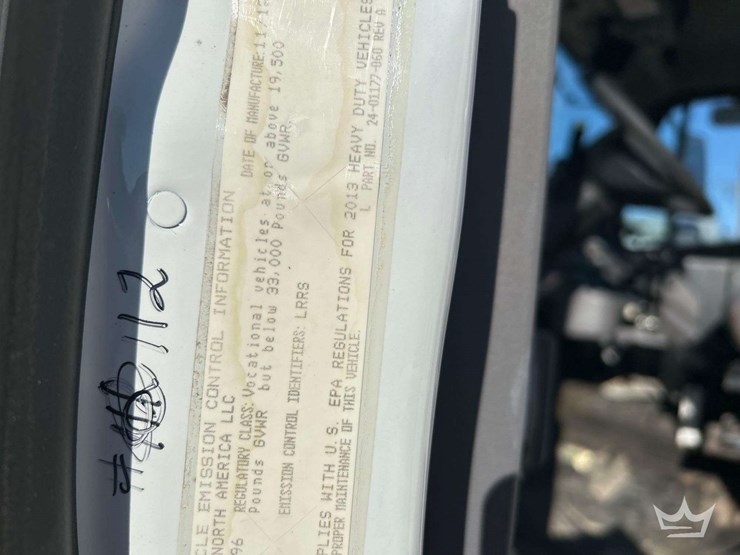 2013-freightliner-m2-bucket-truck-image-5